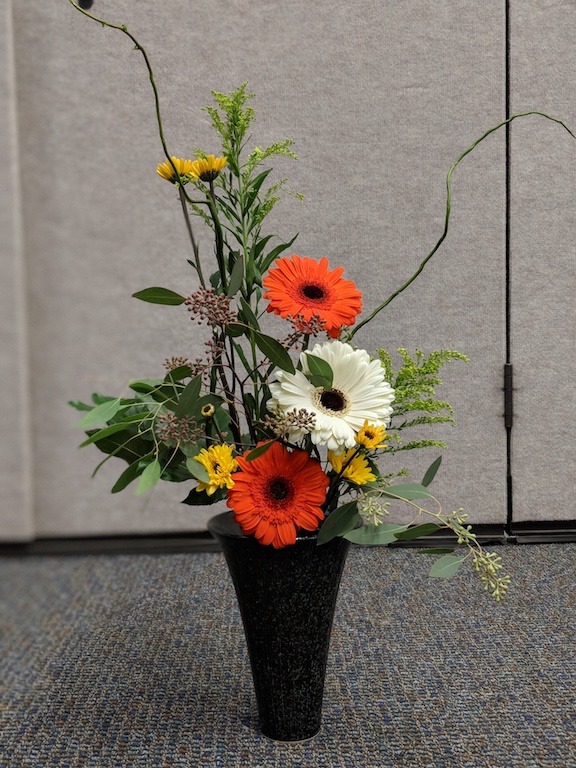 Freestyle ikebana arrangement